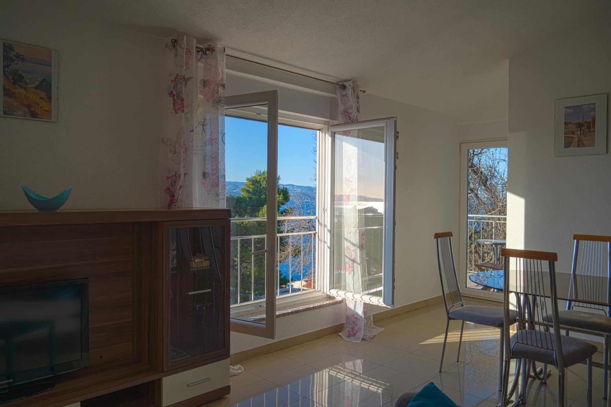 Apartments Sara & Nina Omiš Exterior foto