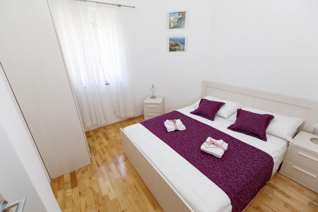 Apartments Sara & Nina Omiš Exterior foto