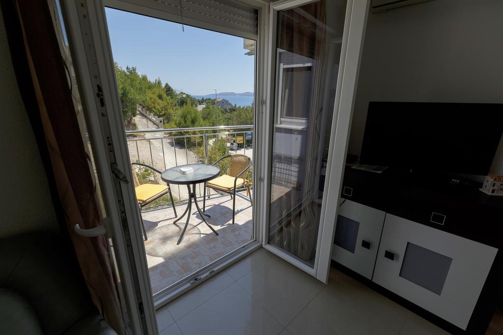 Apartments Sara & Nina Omiš Exterior foto